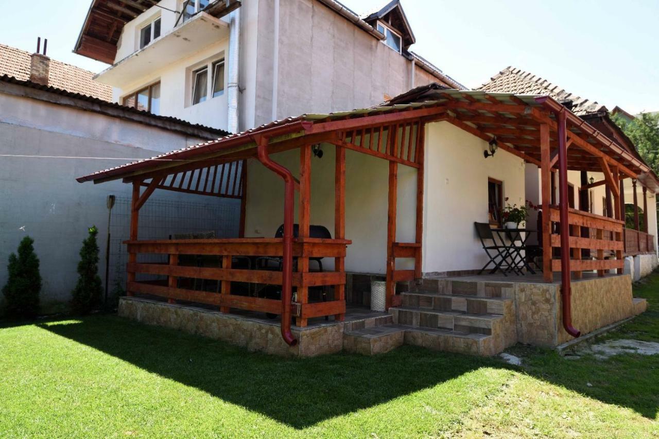 Отель Casa Optim Кэлимэнешти Экстерьер фото