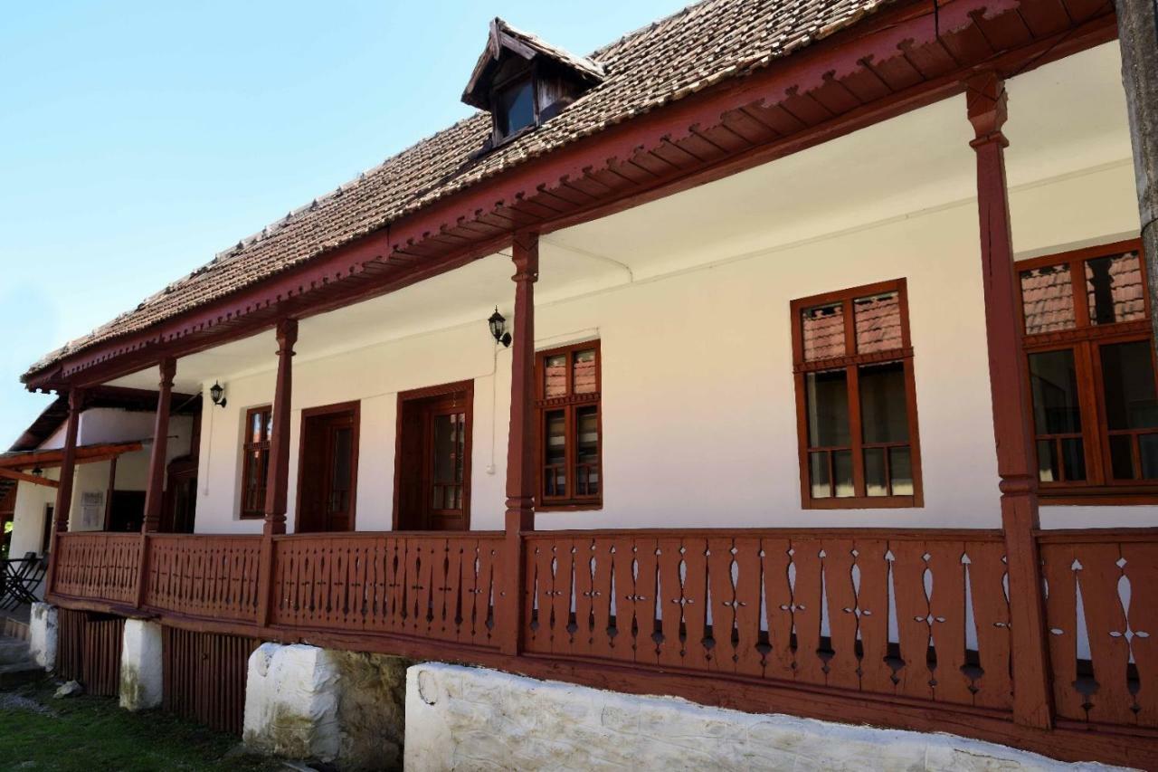 Отель Casa Optim Кэлимэнешти Экстерьер фото
